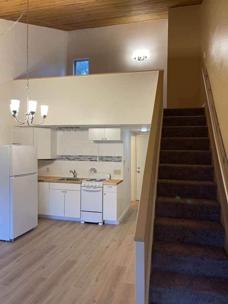 Lincoln City Apartment - House in The Trees