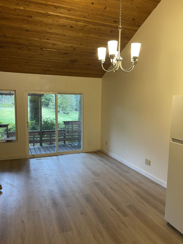 Lincoln City Apartment - House in The Trees