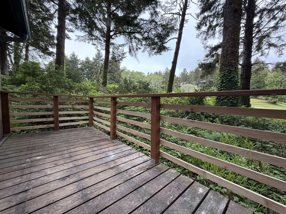 Lincoln City Apartment - House in The Trees