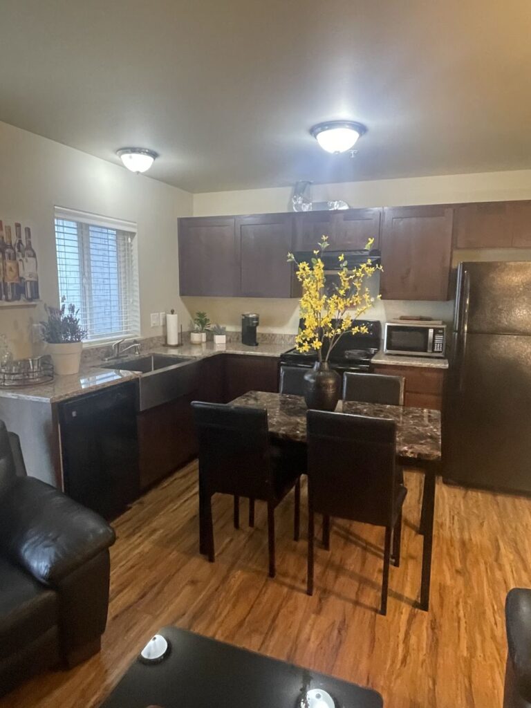Windward Place Apartment - Lincoln City OR